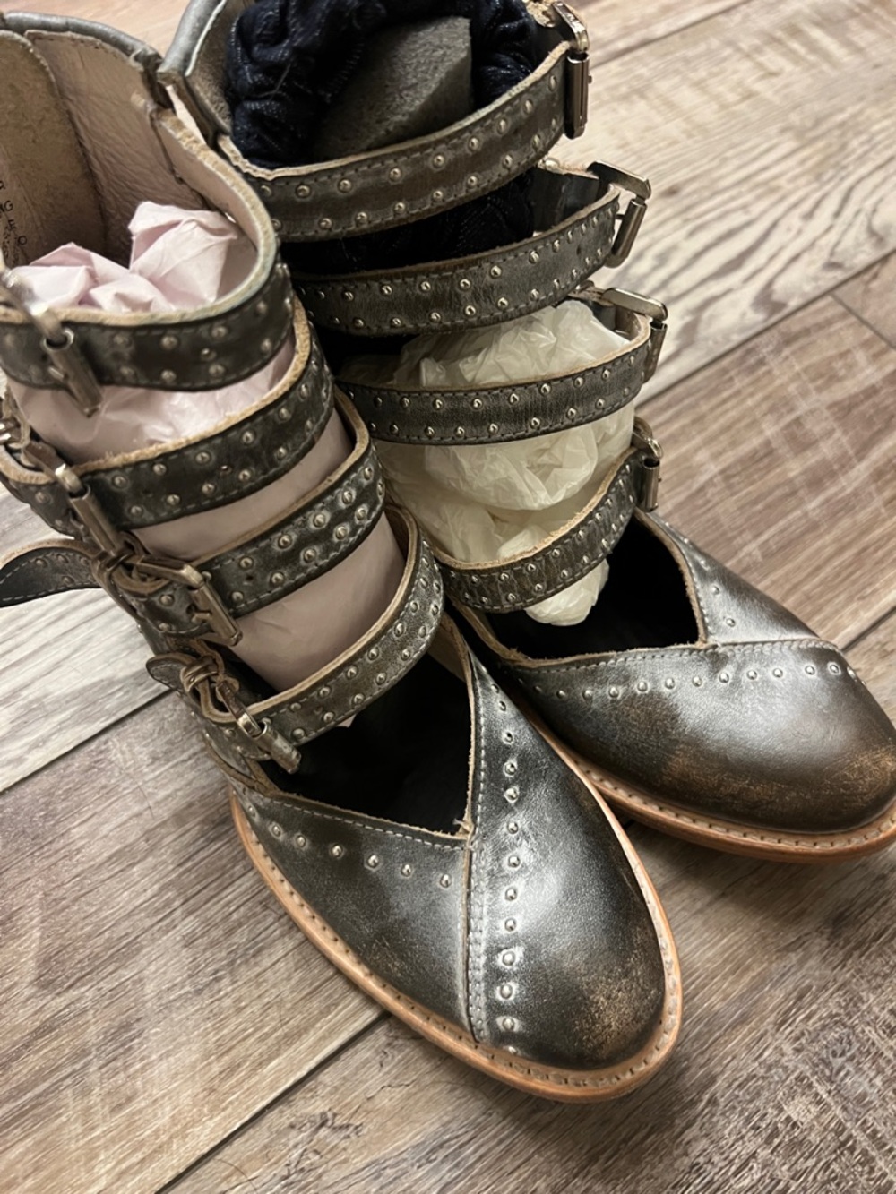 Freebird by Steven Felicity size 7 Women's Metallic Buckle Cutout Ankle Boot - Picture 6 of 7